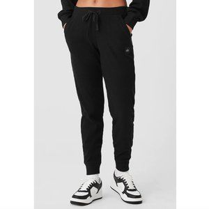 Alo Yoga Muse Sweatpant in Black - Size Medium